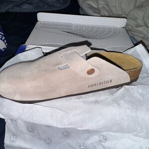 Birkenstock women’s Tan Suede Clogs